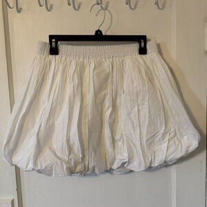 Macy's ON 34th White Bubble Hem Mini Skirt size Large; New with tags
